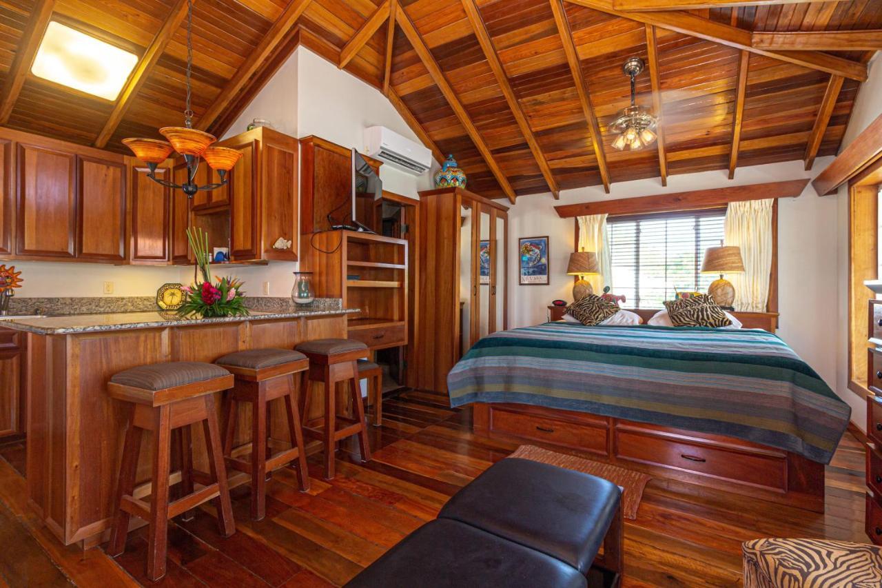 Blue Tang Inn Сан Педро Екстериор снимка