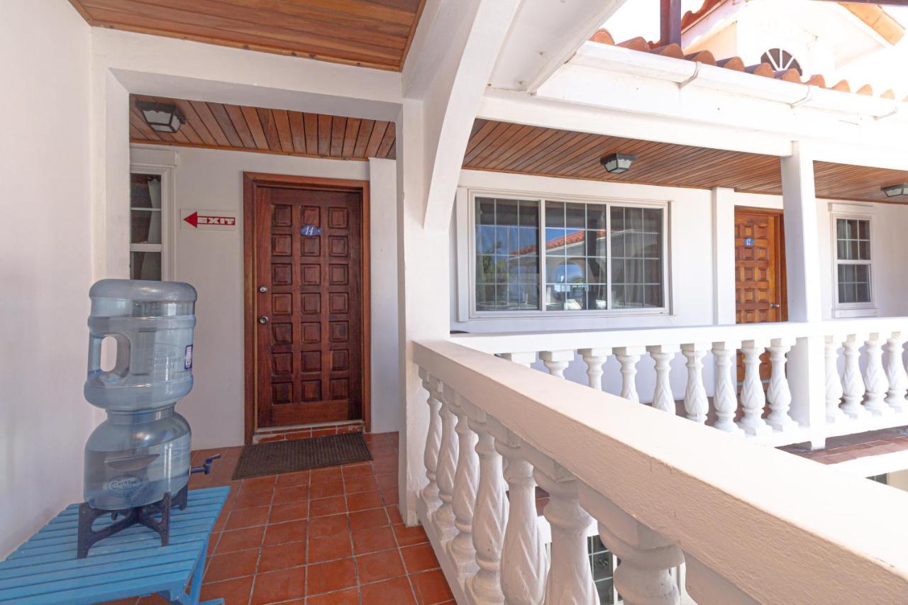 Blue Tang Inn Сан Педро Екстериор снимка
