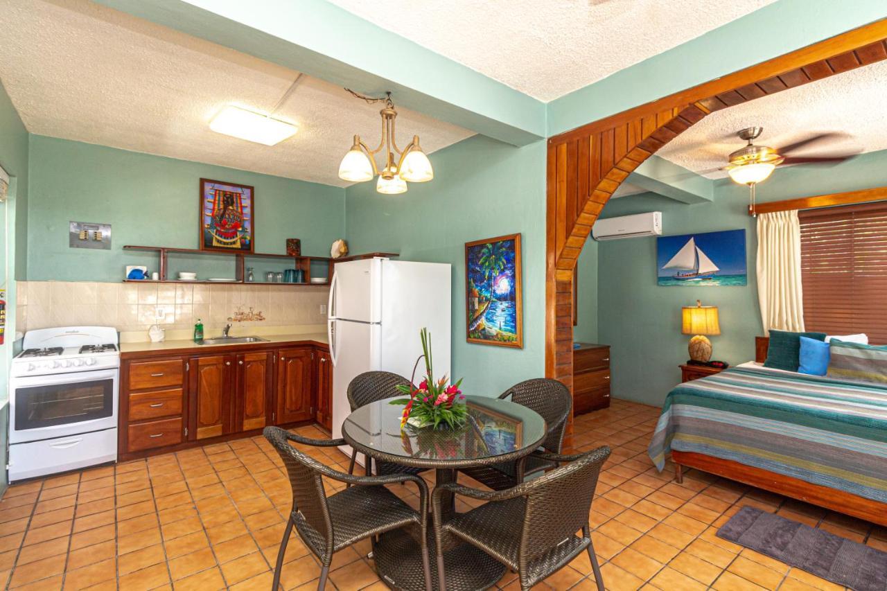 Blue Tang Inn Сан Педро Екстериор снимка