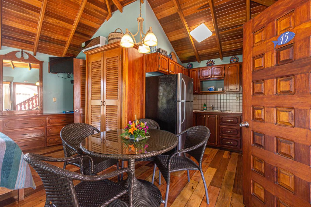 Blue Tang Inn Сан Педро Екстериор снимка