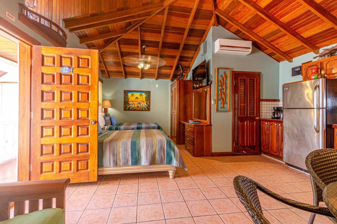 Blue Tang Inn Сан Педро Екстериор снимка